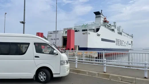 津軽海峡フェリーのターミナルに停めたハイエース